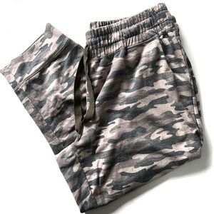 Camo pants size large